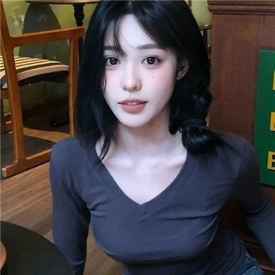 葡萄架下的女神